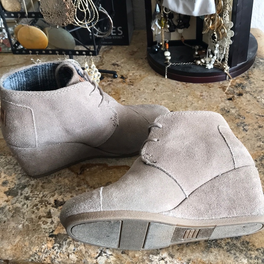 TOMS Desert wedge booties